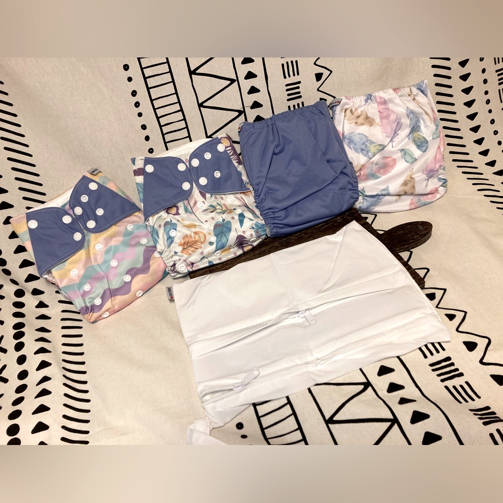 Brand New 4pc Adjustable Cloth Diaper Set With Wash Bag And 4pc Inserts